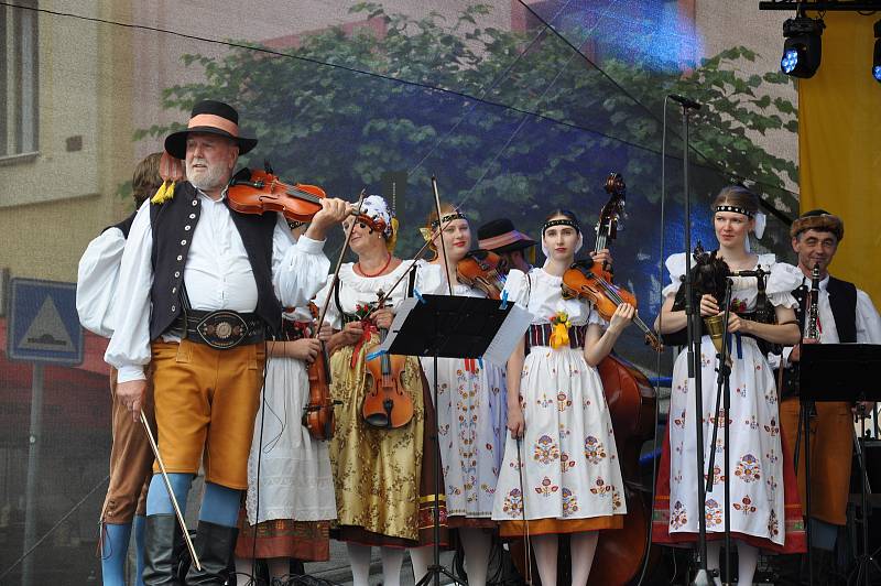 Dotkni se Písku oživila i vystoupení souborů, skupin a kapel.