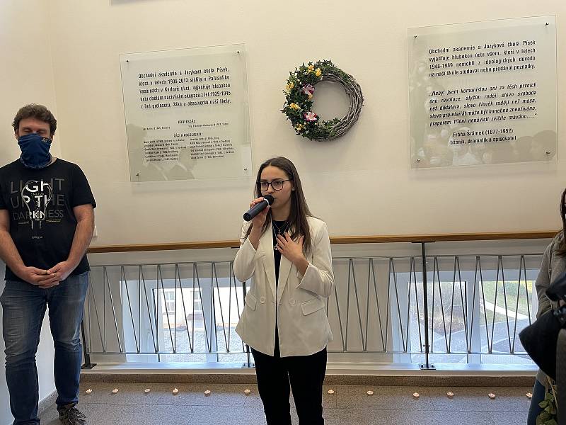 Akce se kromě představitelů města i kraje účastnili také studenti školy.