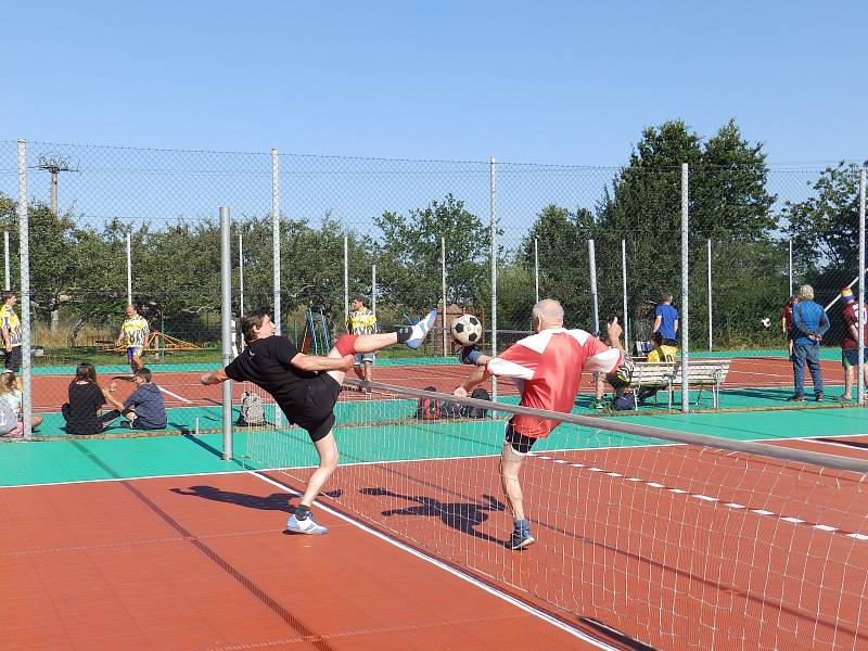 7. ročník nohejbalového turnaje trojic v Oslově.