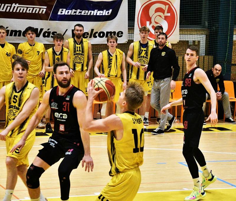 Český pohár basketbalistů: Sokol Sršni Písek - ERA Basketbal Nymburk 67:109.