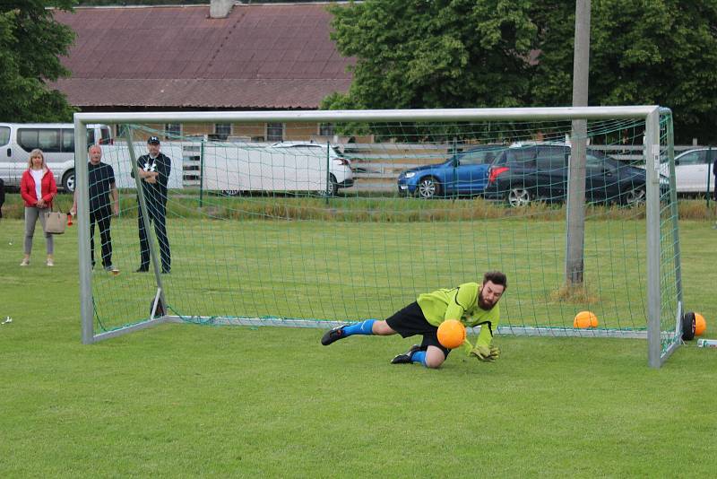 Fotbalový areál v Semicích u Písku hostil Regionální finále Zaměstnanecké ligy Deníku v malém fotbale.