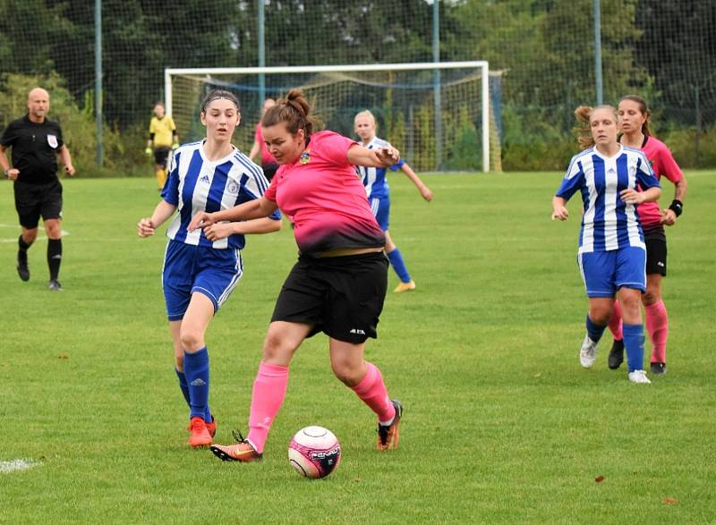 Fotbalová divize žen: TJ Hradiště - Jiskra Domažlice 4:1 (2:1).