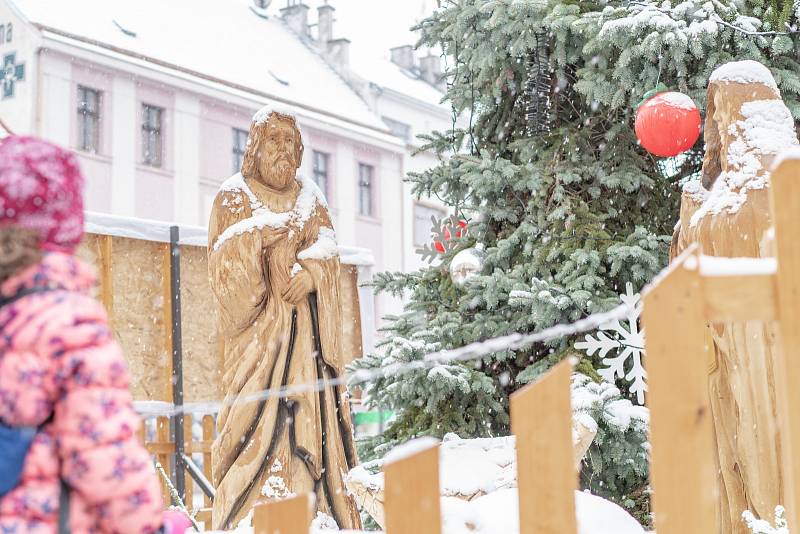 Adventním věncům žehnal písecký farář Witold Piotr Kocon.