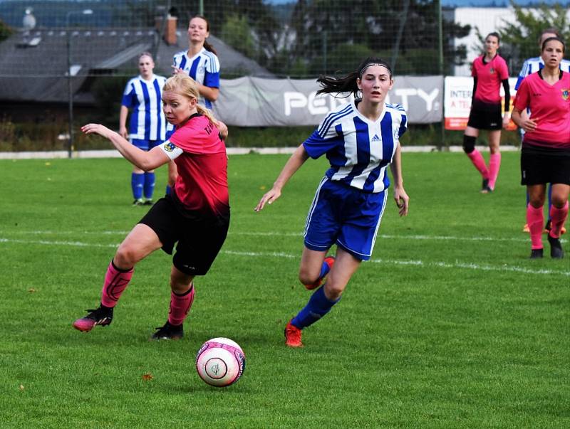 Fotbalová divize žen: TJ Hradiště - Jiskra Domažlice 4:1 (2:1).