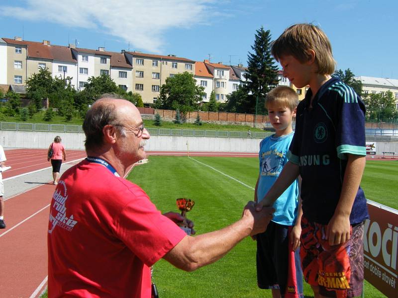 "Gratuluji k vítězství," říká herec Pavel Nový.