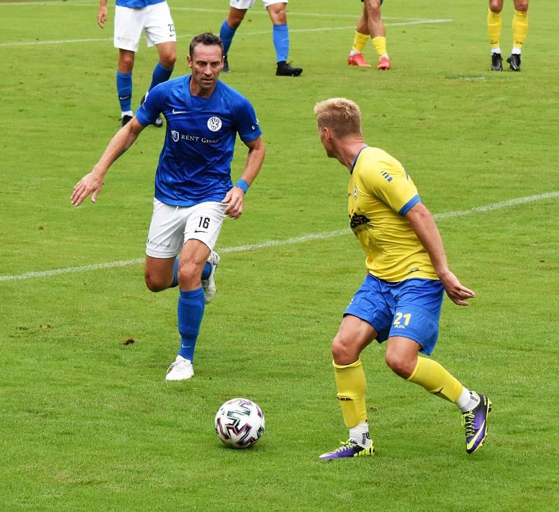 Písečtí fotbalisté podlehli v generálce na start sezony Sokolu Lom na jeho hřišti 0:1.