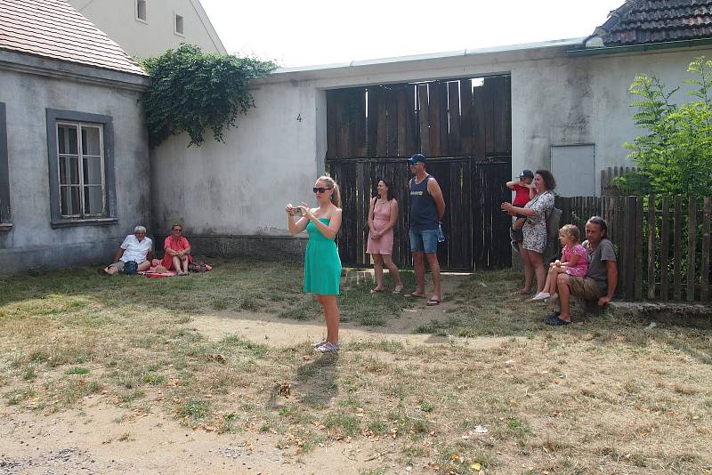 Divadelní dílny v Bořicích zakončilo představení Žíznivá zahrada.