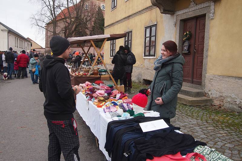 První adventní jarmark v Orlíku nad Vltavou.