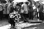 Václav Havel v roce 1995 v Čimelicích při odhalování památníku padlým z druhé světové války.