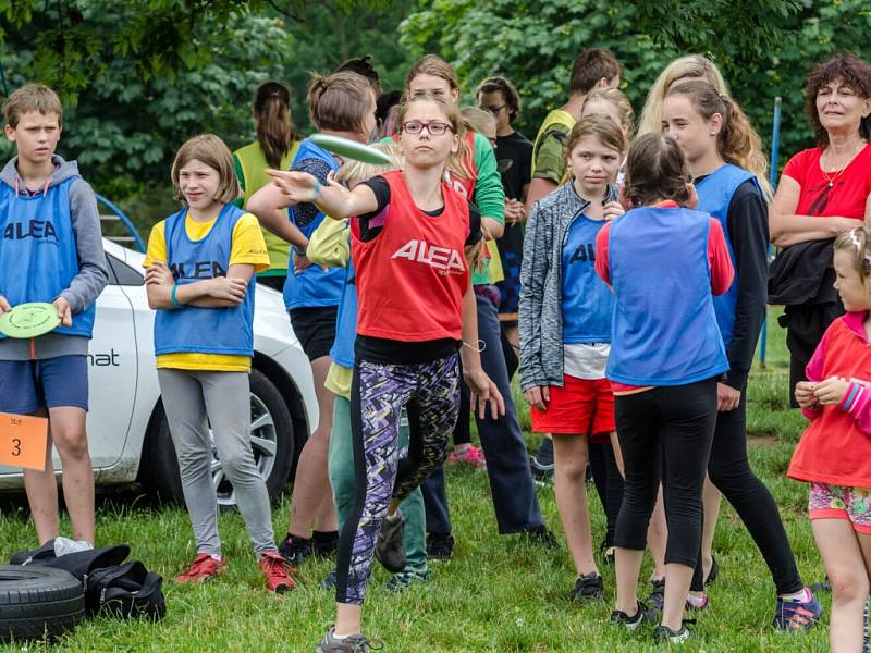 Ministryně školství, mládeže  a tělovýchovy Kateřina Valachová společně s hokejistou Jaromírem Jágrem navštívila děti na letním táboře ve Štědroníně u Orlíku na Písecku.
