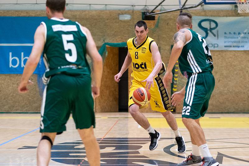 Sršni Sokol Písek – Basket Košíře 97:68 (24:18, 32:15, 23:20, 18:15).