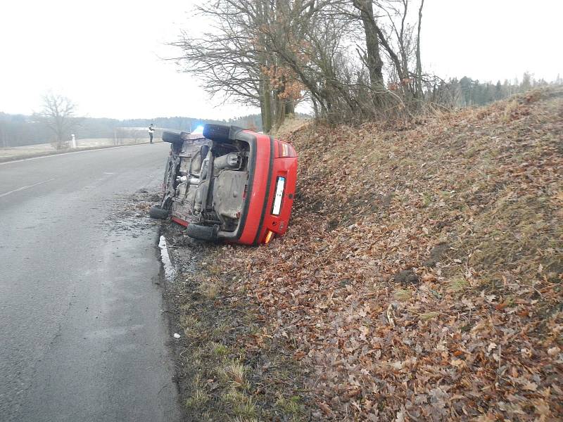 Dopravní nehoda u Zhořského Březí.