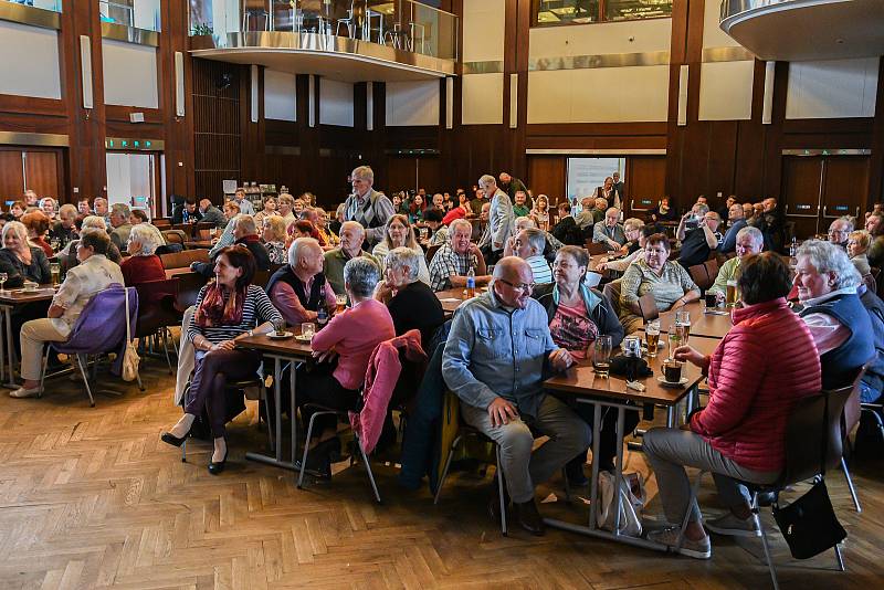 Již na sedmnáctý ročník Mezinárodního setkání harmonikářů se do píseckého Kulturního domu sjeli harmonikáři z Čech i ze zahraničí.