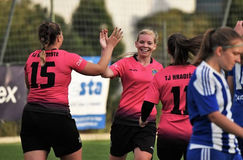 Fotbalová divize žen: TJ Hradiště - Jiskra Domažlice 4:1 (2:1).