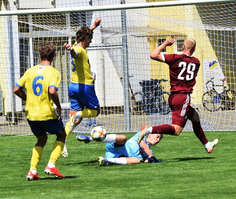 Fotbalová příprava: FC Písek - Sparta Praha B 1:3 (1:2).