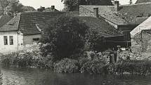 r. 1973 - Čechova ulice před demolicí, pohled od vody.