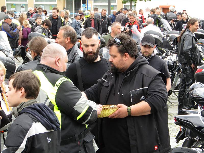 V pořadí 13. ročník Setkání motorkářů v Milevsku se uskutečnil v sobotu 7. května. Nechyběla tradiční modlitba v Kostele sv. Bartoloměje a žehnání mašinám na náměstí E. Beneše i společná vyjížďka na Zvíkov.