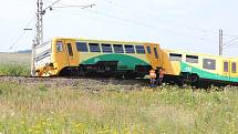 Nehoda na železničním přejezdu u Smrkovic v roce 2018. Při střetu traktoru s osobním vlakem se zranilo deset lidí.