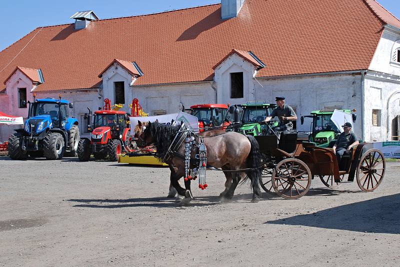 Den zemědělce a venkova na školním statku.