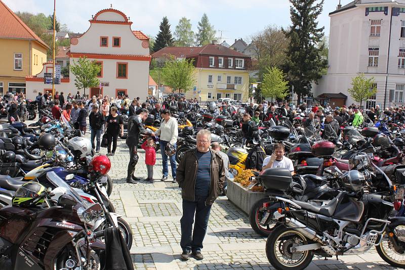 Desáté setkání motorkářů s požehnáním na cestu v Milevsku.