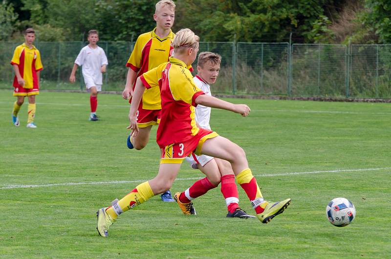 Utkání ČDŽ U 15 A mezi Pískem a celkem Tempo Praha (2:1)