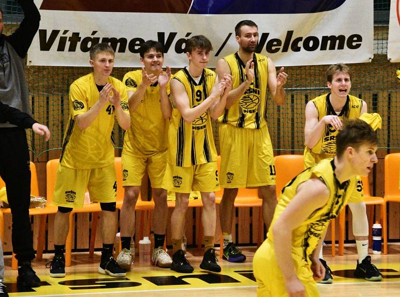 Český pohár basketbalistů: Sokol Sršni Písek - ERA Basketbal Nymburk 67:109.