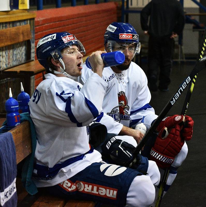 II. liga ledního hokeje: IHC Písek - HC Tábor 2:8.