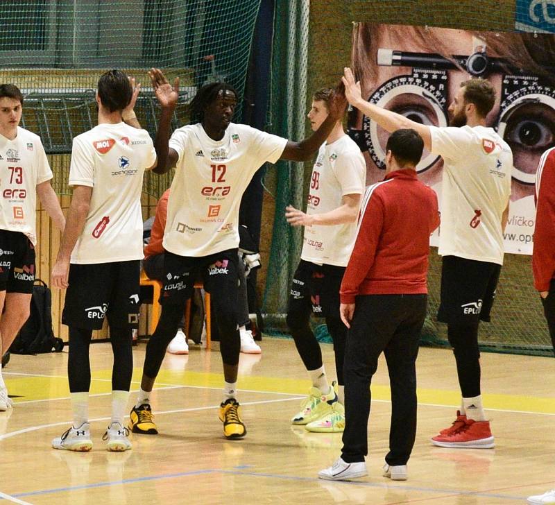 Český pohár basketbalistů: Sokol Sršni Písek - ERA Basketbal Nymburk 67:109.