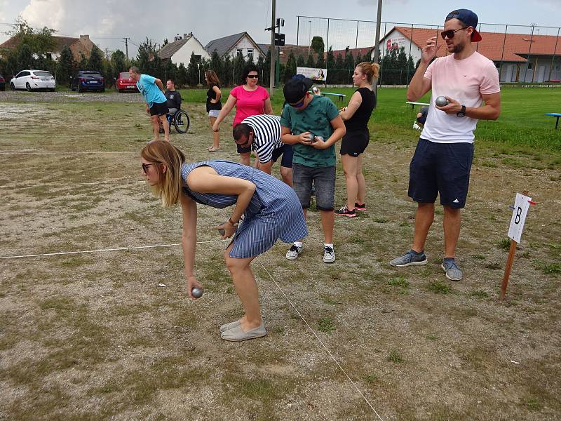 Diacel si užil 12. ročník turnaje v pétanque.