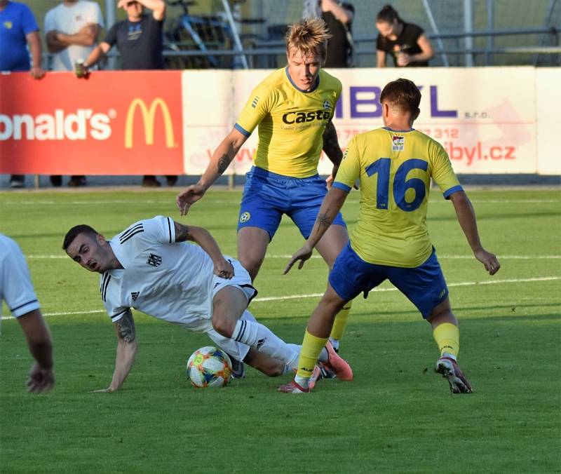 ČFL: FC Písek - FK Zbuzany 2:2 (0:1).