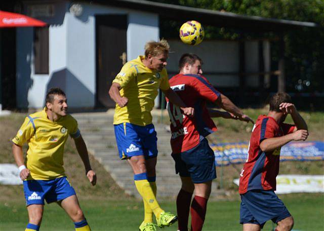 PÍSEK B V DERBY PORAZIL DOMÁCÍ ČIMELICE 5:1. Jan Zušťák vstřelil branku hlavou.