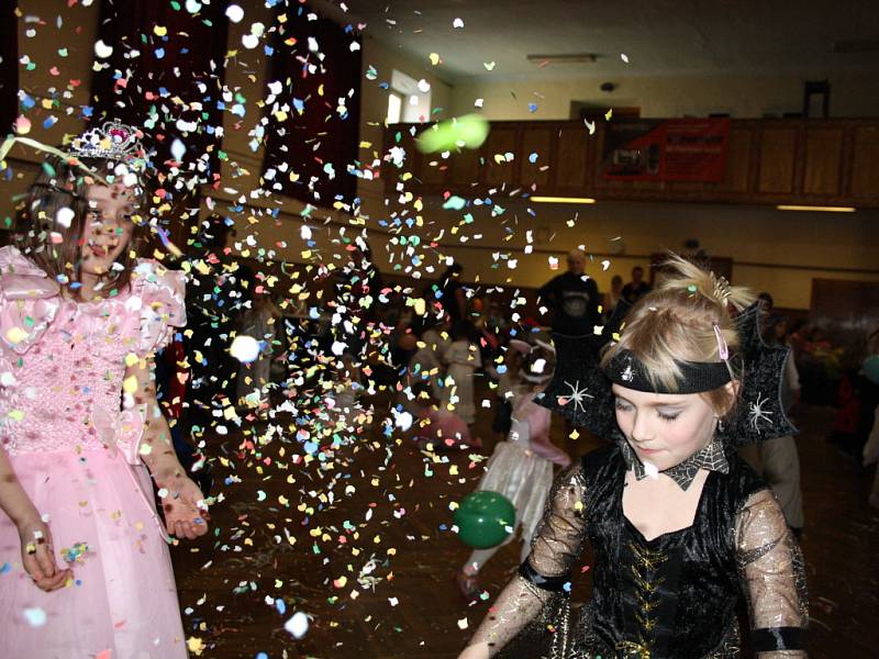 Sobotní dětský karneval v Bernarticích. 