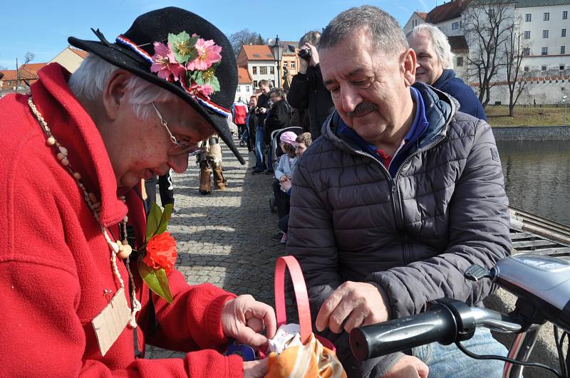 Ulicemi historického centra Písku prošel maškarní průvod.