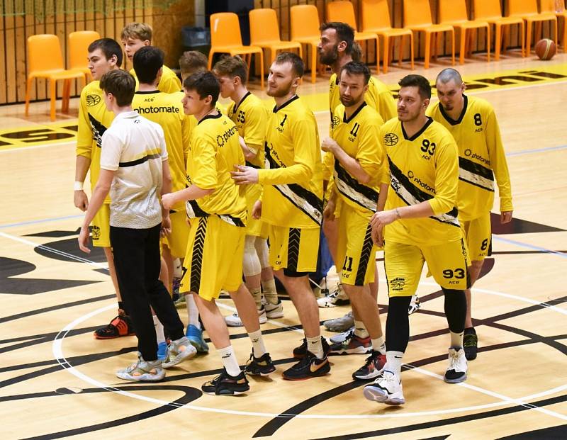 Čtvrtfinále play off 1. ligy basketbalistů: Sršni Photomate Písek - Lokomotiva Plzeň 93:54 (58:22).