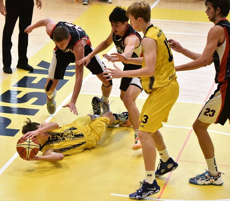 Extraliga basketbalu U19: Sršni Photomate Písek - Lions J. Hradec 91:81.