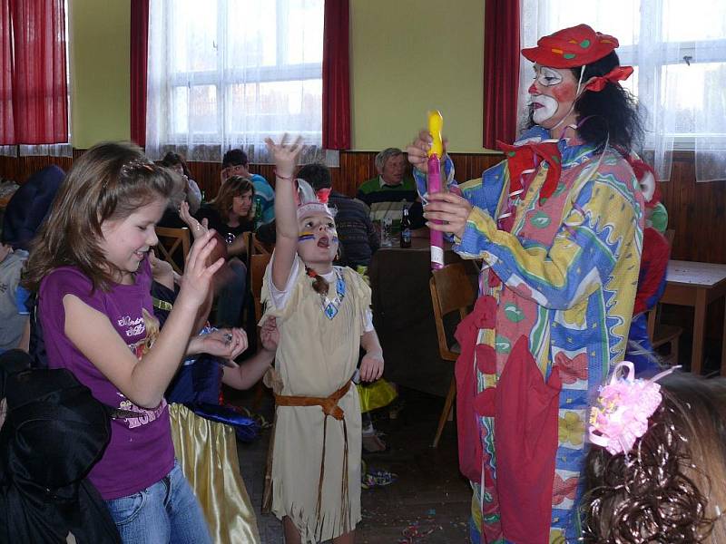 Sobotní karneval v Borovanech navštívilo 131 lidí.