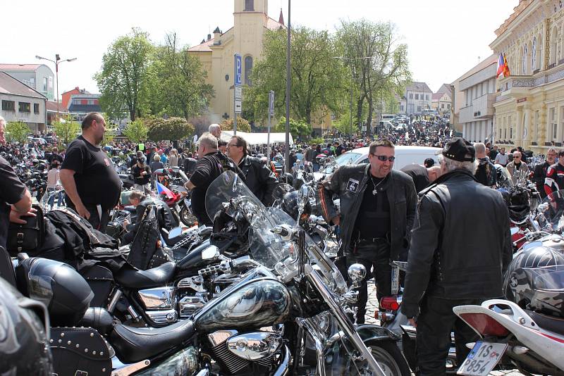 Desáté setkání motorkářů s požehnáním na cestu v Milevsku.