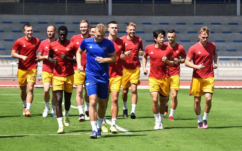 Fotbalisté Dukly Praha jsou na soustředění v Písku.