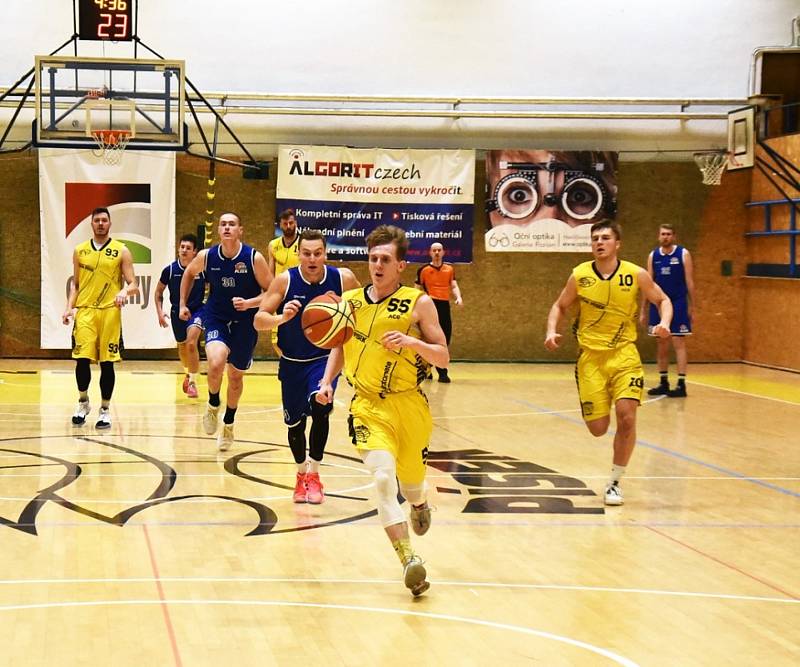 Basketbalová I. liga mužů: Sršni Photomate Písek - Lokomotiva Plzeň 112:86.