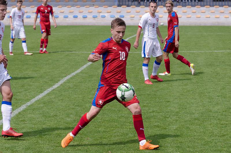 Reprezentanti U20 si v Písku zahráli proti sobě.