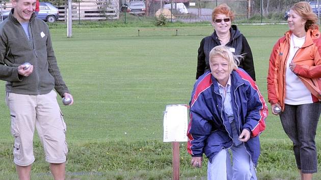 Mezi soutěžícími byl i tým podnikatelek  ve složení Eva Volfová (na snímku  v popředí), Věra Kropáčková a Alena Trčková.