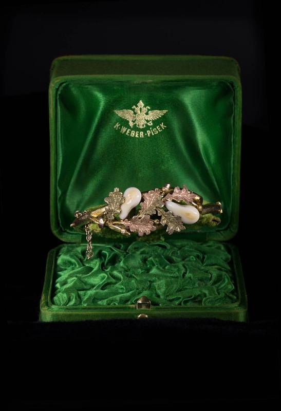 Weber byl velmi úspěšný a oblíbený. V roce 1908 dokonce obdržel právo užívat ve štítu a pečeti firmy císařského orla, což mu umožnilo prodávat výrobky z jeho písecké dílny po celém Rakousku – Uhersku.