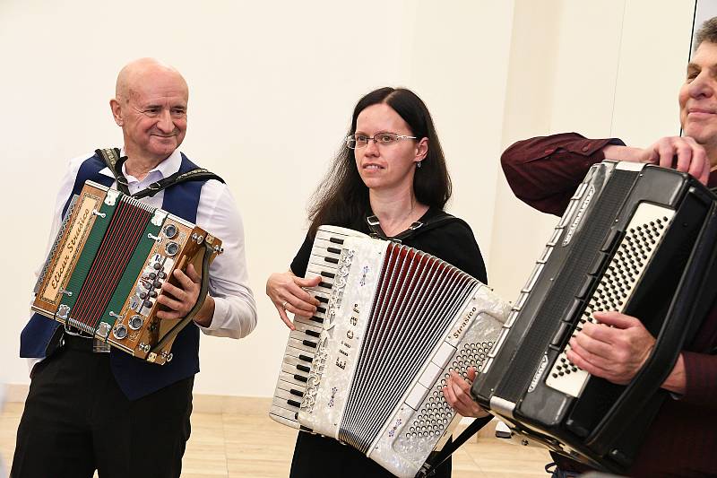 Již na sedmnáctý ročník Mezinárodního setkání harmonikářů se do píseckého Kulturního domu sjeli harmonikáři z Čech i ze zahraničí.