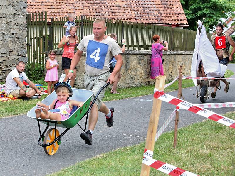 V Radobytcích u Mitorit závodili už po dvaadvacáté s vyzdobenými kolcy.