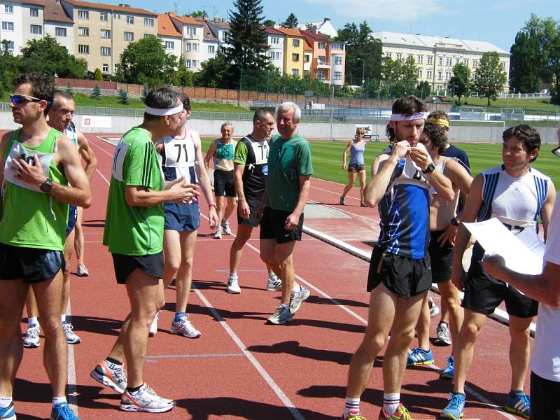 Příprava mužů a žen na hlavní závod. 