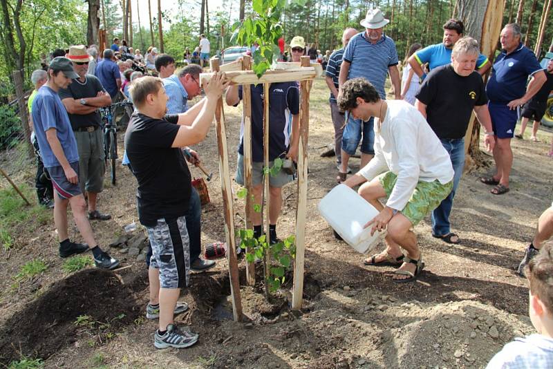 Slavnostní setkání na hoře Tábor u Nemějic s uctěním památky Mistra Jana Husa.