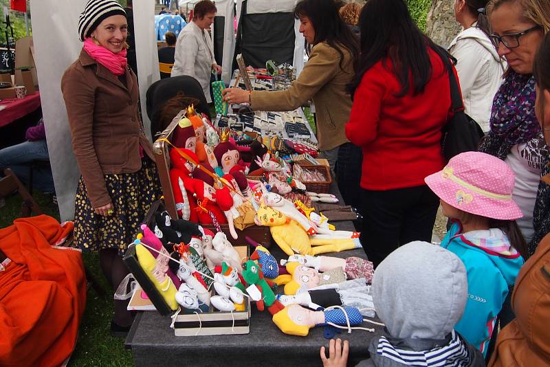 DESIGNOVÝ TRH A FESTIVAL TRHNI SI. Písecké parkány zaplnila móda, inspirace i dobré jídlo.  