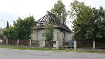 Vyhořelý dům v Čimelicích.
