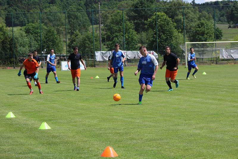 Fotbalový areál v Semicích u Písku hostil Regionální finále Zaměstnanecké ligy Deníku v malém fotbale.