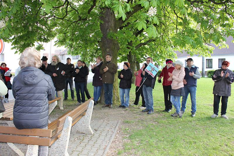 Protest v Kovářově.